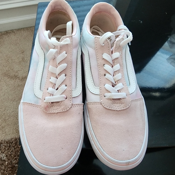 Sneakers - Picture 2 of 11